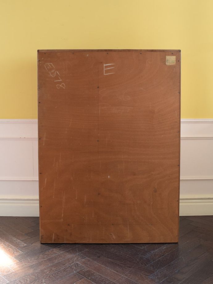 G-PLANのワードローブの後ろ姿