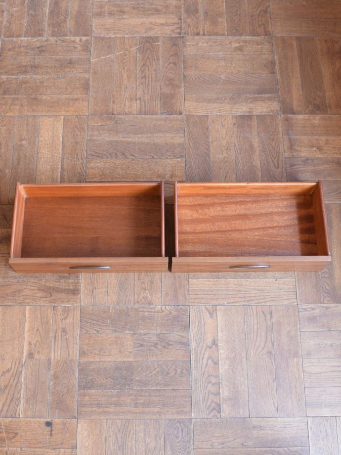 ヴィンテージキャビネットの引き出し