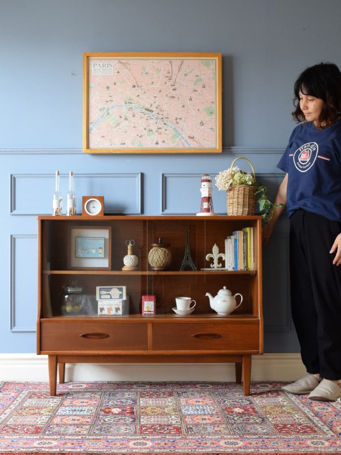 北欧スタイルのビンテージキャビネット