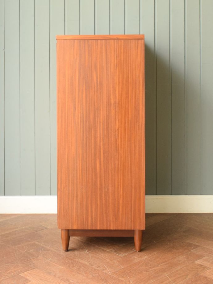 チェストの側面