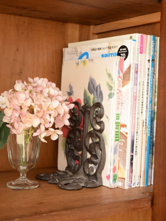 サイドボードの扉を開けると