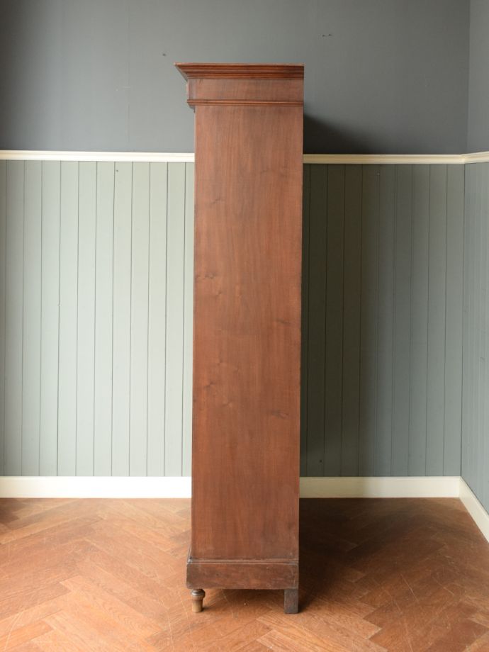 ビンテージ家具の側面