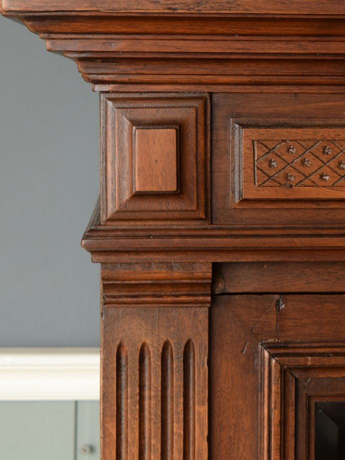 アンティークらしい彫