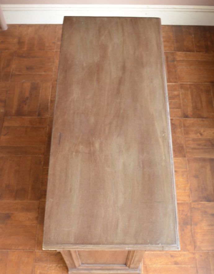 アンティークのキャビネット　アンティーク家具　オシャレなアンティークのフレンチインテリア、ブラウン色のカウンター。天板もキレイに仕上げました。(x-363-f-2)