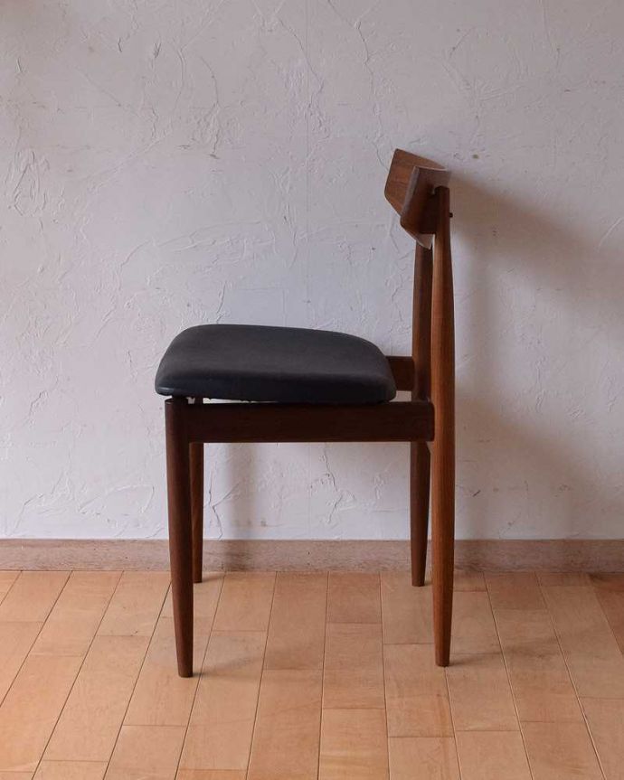 G-PLAN(Gプラン)　アンティーク チェア　ビンテージの北欧椅子、G-planのダイニングチェア。横から見てもスッキリとカッコイイヴィンテージチェアは、もちろん新品ではないので経年変化によるキズはありますが、キレイに修復したので安心して座って下さい。(x-390-c-1)