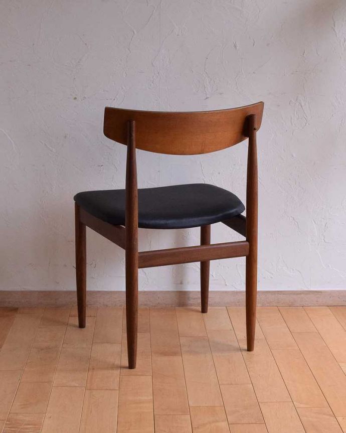 G-PLAN(Gプラン)　アンティーク チェア　ビンテージの北欧椅子、G-planのダイニングチェア。しっかり修復したので、後ろ姿にも自信がありますいろんな修復方法がありますが、Handleでは専門の職人が一度、全てをバラしてから丁寧に組み上げているのでクオリティが違います。(x-390-c-1)