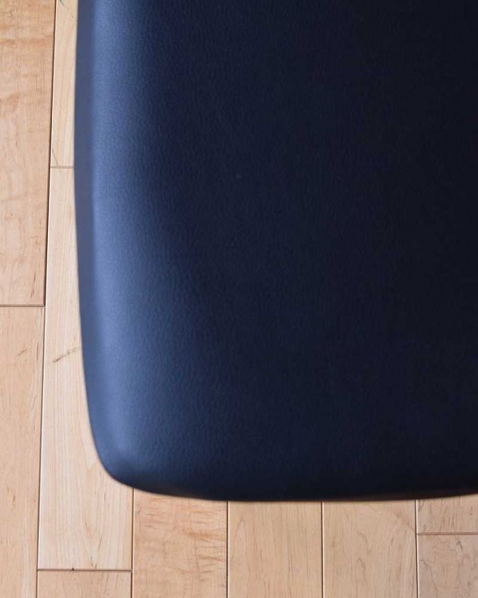 G-PLAN(Gプラン)　アンティーク チェア　ビンテージの北欧椅子、G-planのダイニングチェア。いつでも貼り替え出来ますシンプルなデザインを活かせるよう考えて座面の生地を選びました。(x-390-c-1)