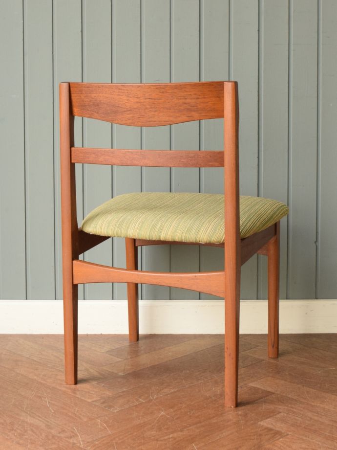 ビンテージチェアの後ろ姿