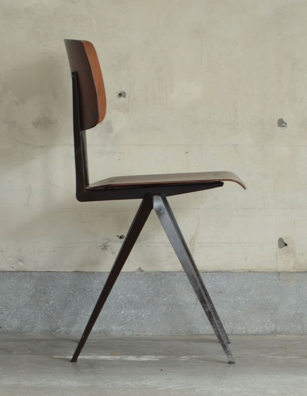 板座面 アンティーク チェア 飾って使えるビンテージのかっこいいチェア。玄関などの狭い空間に置いてもステキです。(x-394-c)