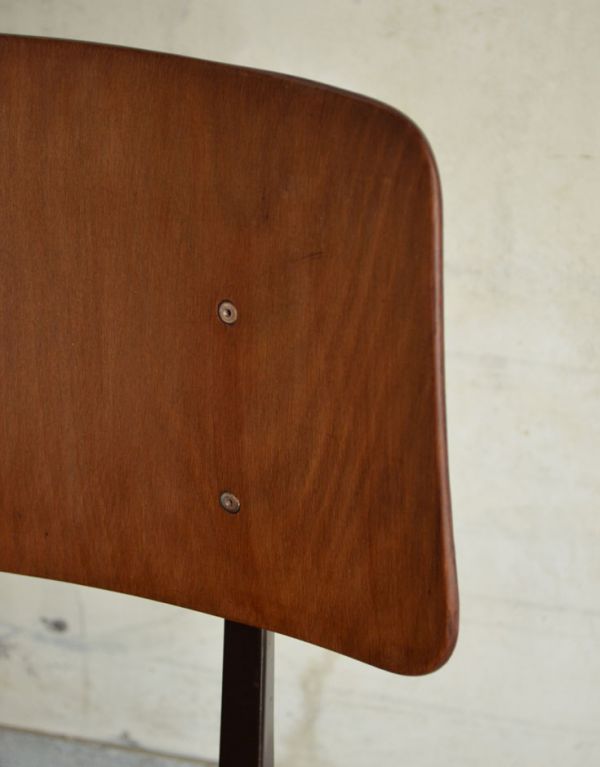 板座面 アンティーク チェア 飾って使えるビンテージのかっこいいチェア。木目や色は1脚1脚微妙に違いますが、どれもキレイに仕上げています。(x-394-c)