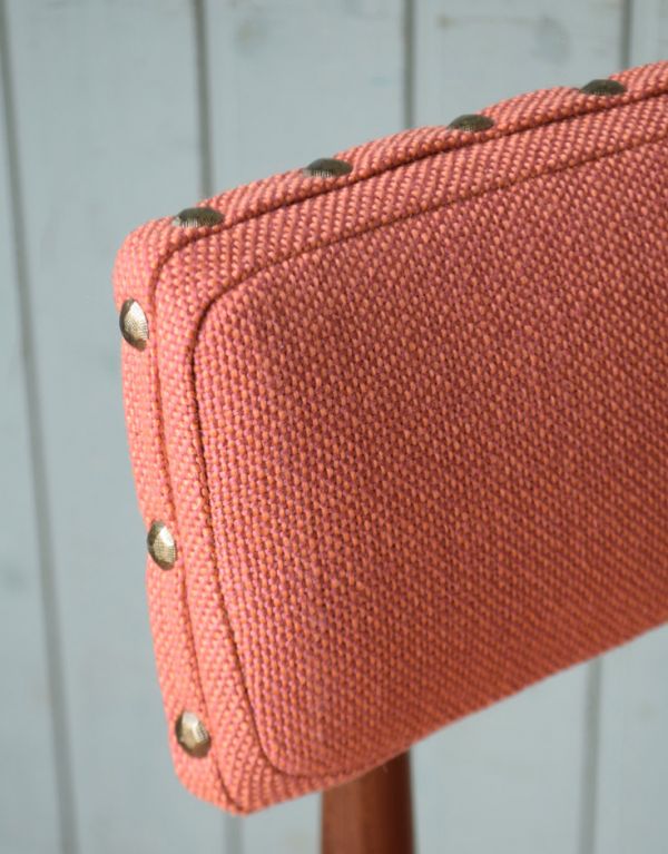 G-PLAN(Gプラン)　アンティーク チェア　Gプランのフレスコシリーズのヴィンテージチェア、ダイニングチェア（ピンク）。新しいピンク色の生地に張り替えています。(x-416-c)