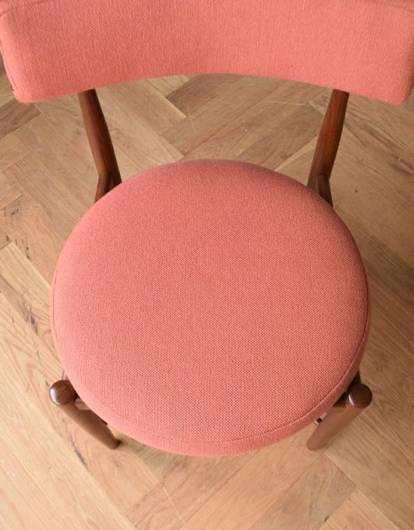 G-PLAN(Gプラン)　アンティーク チェア　Gプランのフレスコシリーズのヴィンテージチェア、ダイニングチェア（ピンク）。厚くて柔らかいクッションです。(x-416-c)