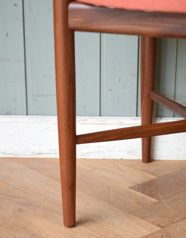 G-PLAN(Gプラン)　アンティーク チェア　Gプランのフレスコシリーズのヴィンテージチェア、ダイニングチェア（ピンク）。きちんとお直ししていますので、大柄な男性でも安心してお掛け下さい。(x-416-c)