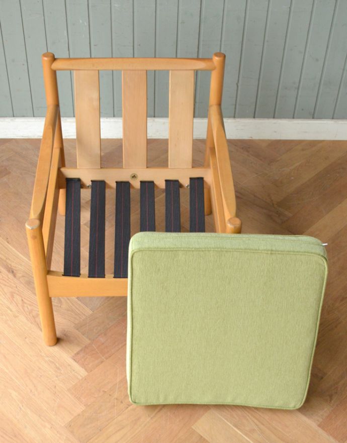 アーコールチェア　アンティーク チェア　アーコールの布張り１人掛けアンティークソファ（ラウンジチェアー）。クッションの下も貼り替えました。(x-426-c)