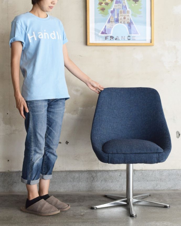 ダイニングチェア アンティーク チェア 北欧スタイルのカッコいいヴィンテージチェア、布張りのスピンチェア。スッキリとカッコいい北欧スタイルの椅子ミッドセンチュリーに作られた北欧デザインの椅子は新しさと懐かしさ、両方を感じさせてくれます。(x-445-c)