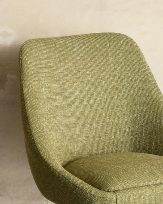 ダイニングチェア アンティーク チェア 布張りのヴィンテージチェア、北欧スタイルのカッコいいスピンチェア。後からキュッと支えてくれる背もたれシンプルでスッキリとまとめられたヴィンテージチェア。(x-446-c)