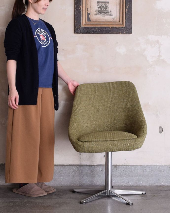 ダイニングチェア アンティーク チェア 布張りのヴィンテージチェア、北欧スタイルのカッコいいスピンチェア。。(x-446-c)