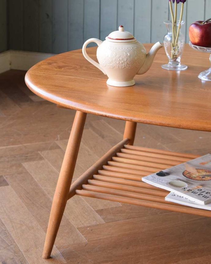 アーコールの家具　アンティーク家具　1970年代のアンティーク アーコール コーヒーテーブル。クールな表情の中に感じられるぬくもり･･･北欧デザインの家具は一見クールな表情。(x-449-f)