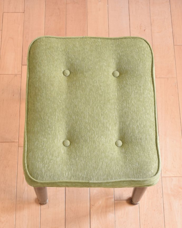 G-PLAN(Gプラン)　アンティーク チェア　ブラックのフレームがカッコイイ！トラー＆ブラックシリーズのヴィンテージスツール。座面を上から見るとこんな感じ長時間座っても疲れません。(x-451-c)