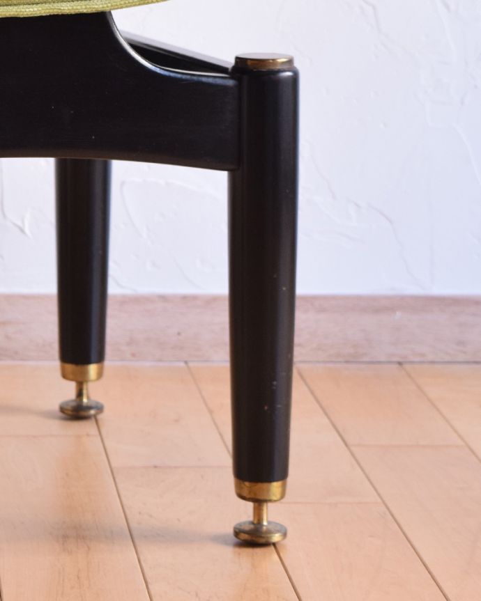 ビンテージスツールの脚