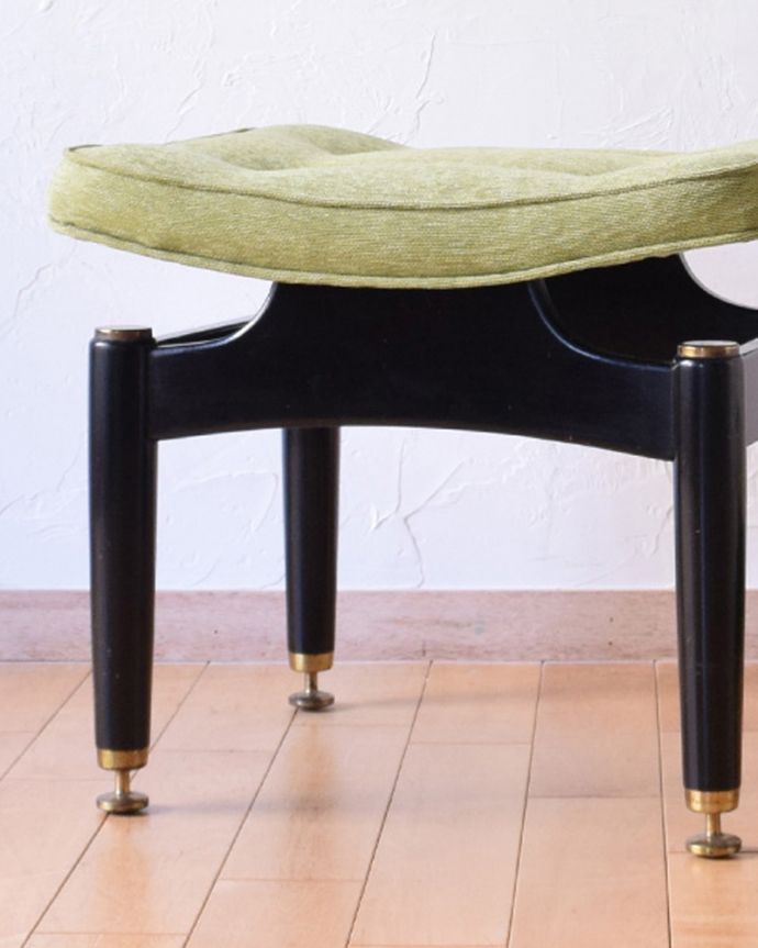 G-PLAN(Gプラン)　アンティーク チェア　ブラックのフレームがカッコイイ！トラー＆ブラックシリーズのヴィンテージスツール。ブラックのフレームがクール新品ではないので経年変化によるキズはありますが、キレイなものだけを選んできました。(x-451-c)