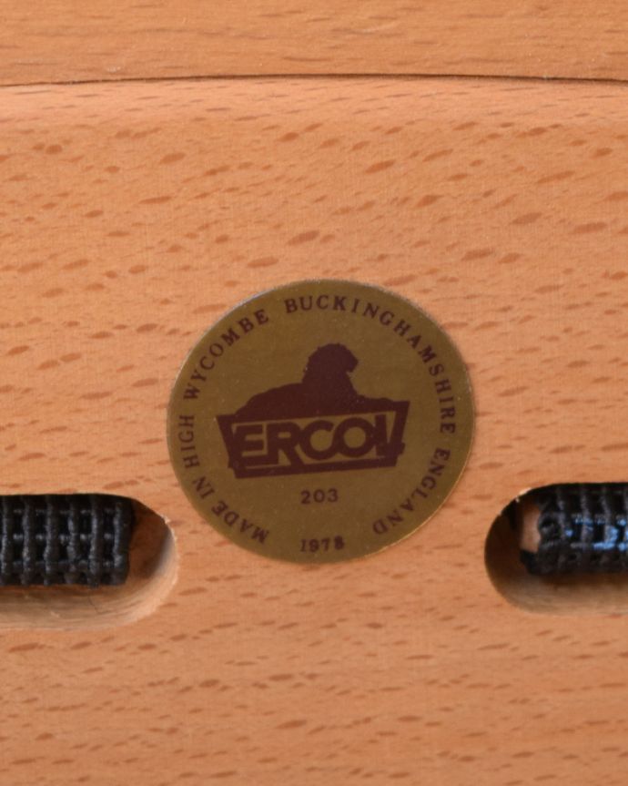 アーコールの家具 アンティーク チェア アーコール社のアンティークソファ、1人掛けのラウンジチェア。アーコールのタグが残っていました。(x-458-c)