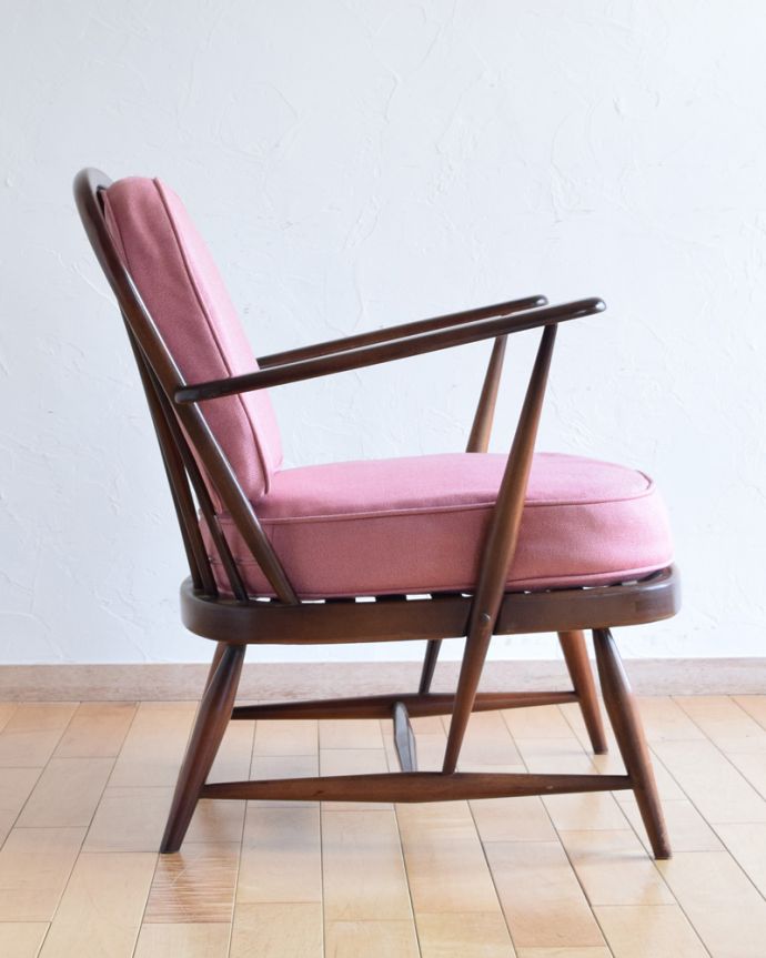 アーコールの家具　アンティーク チェア　アーコール社のアンティークソファ、1人掛けのラウンジチェア。横から見てもカッコイイ計算され作りたシンプルなフォルム。(x-460-c)