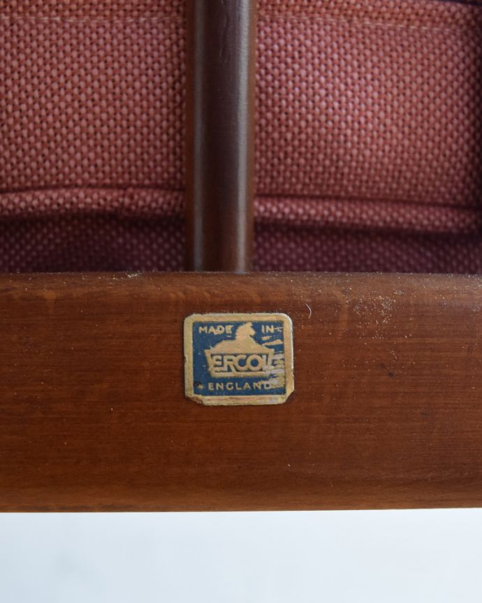 アーコールの家具　アンティーク チェア　アーコール社のアンティークソファ、1人掛けのラウンジチェア。アーコールのタグが残っていました。(x-460-c)