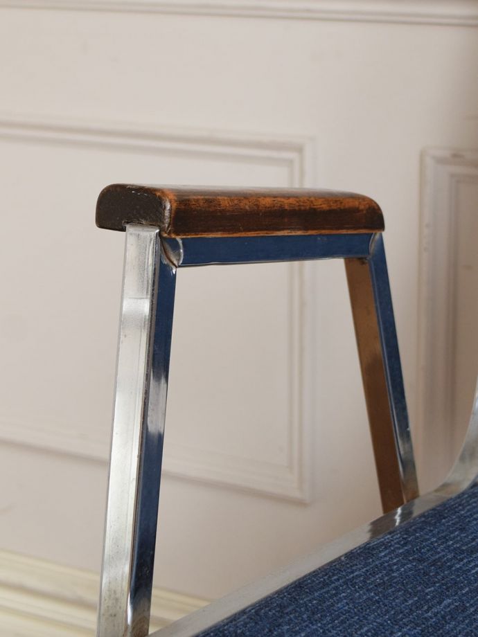 ひじ掛け付きのビンテージチェア