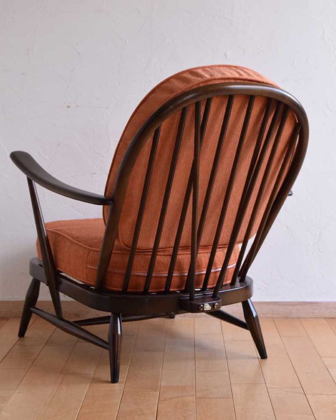 アーコールの家具　アンティーク チェア　アーコール社のアンティーク1人掛けソファ、アーム付きのラウンジチェア(オレンジ) 。やっぱりアーコール。(x-468-c)