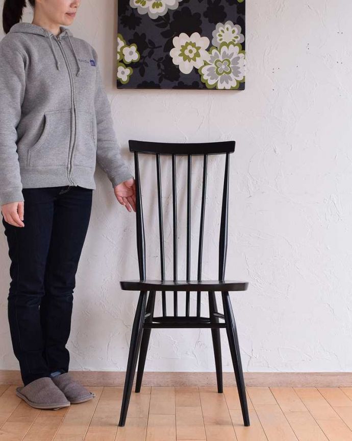 ダイニングチェア　アンティーク チェア　背もたれが印象的なアーコールチェア、アンティークハイスティックバックチェア（ ブラック）。ムダのないシンプルさがカッコいい！ゆったりくつろげるアーコールチェア。(x-470-c)