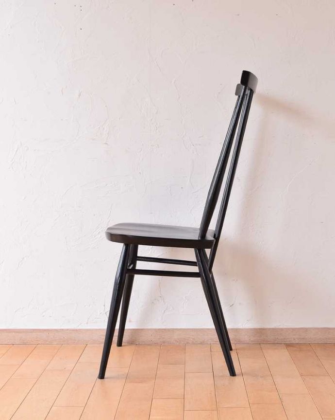 ダイニングチェア　アンティーク チェア　背もたれが印象的なアーコールチェア、アンティークハイスティックバックチェア（ ブラック）。横から見てもカッコいい！バツグンの掛け心地が自慢のアーコール。(x-470-c)