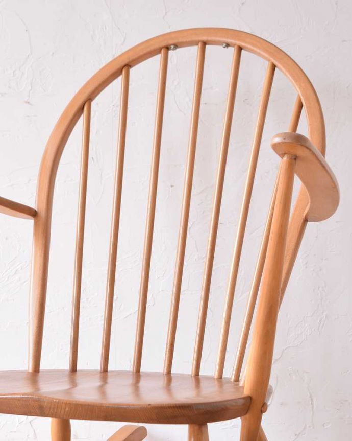 アーコールチェア　アンティーク チェア　レアな北欧ヴィンテージ家具、アーコール ラウンジ ロッキングチェア。大きな背もたれにゆったり･･･しっかりと支えてくれる大きな背もたれが魅力。(x-472-c)