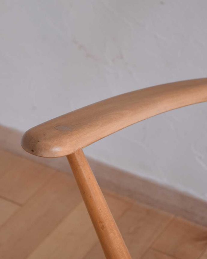 アーコールチェア　アンティーク チェア　レアな北欧ヴィンテージ家具、アーコール ラウンジ ロッキングチェア。さらにリラックスできるアーム付き1人掛けのアーム付きチェアは、自分だけの時間をリラックスさせてくれる最強アイテム。(x-472-c)