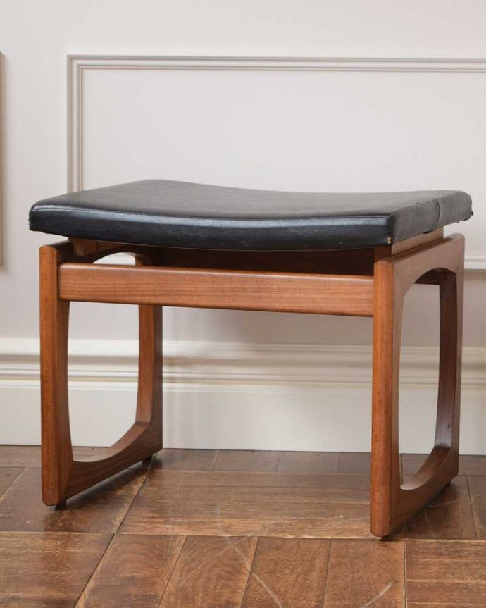 G-planのヴィンテージチェア、ブラックの張り地がかっこいいスツール