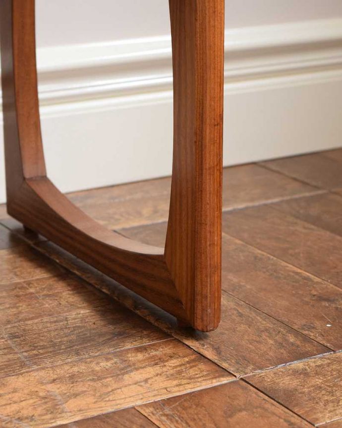 G-planのヴィンテージチェア、ブラックの張り地がかっこいいスツール