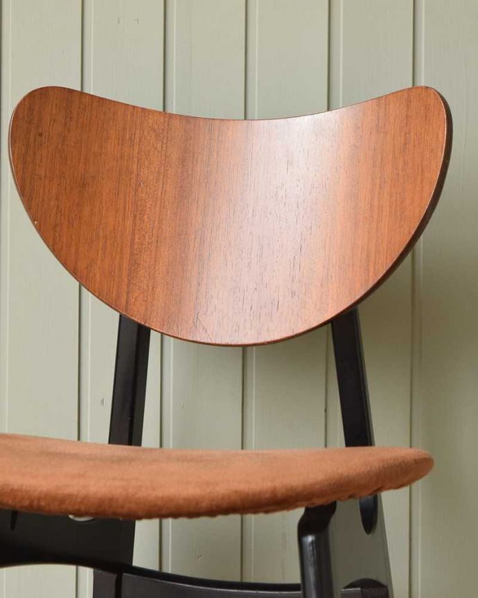 G-PLAN(Gプラン)　アンティーク チェア　ビンテージがカッコよく決まる、Tola&Black(トラー&ブラック)のG-PLANのダイニングチェア。後からキュッと支えてくれる背もたれシンプルでスッキリとまとめられたヴィンテージチェア。(x-477-c)