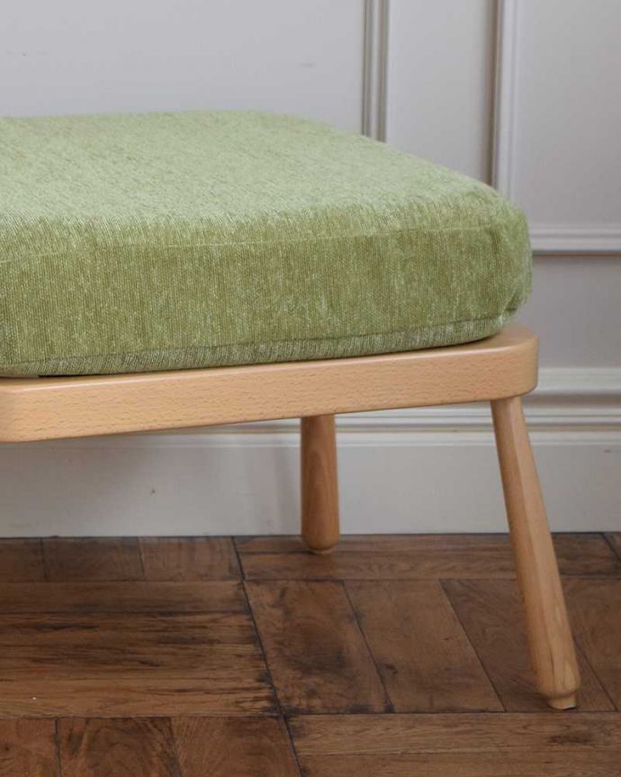 アーコールチェア アンティーク チェア 北欧デザインのヴィンテージチェア、アーコール社のスツール(オットマン)。アーコールらしいスッキリしたカッコよさシンプルな中にアーコールらしい職人技が見られるスツール。(x-502-c)