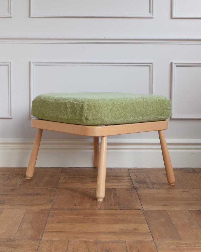 アーコールチェア アンティーク チェア 北欧デザインのヴィンテージチェア、アーコール社のスツール(オットマン)。360度、どこから見ても美しい計算されつくしたシンプルなフォルム。(x-502-c)