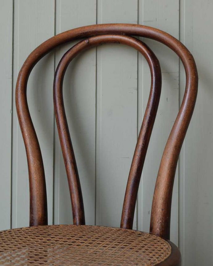 編み座になったダブルループのアンティークベントウッドチェア（トー