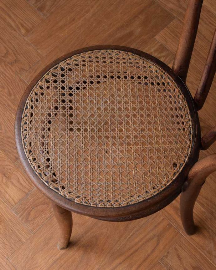 編み座になったダブルループのアンティークベントウッドチェア（トー