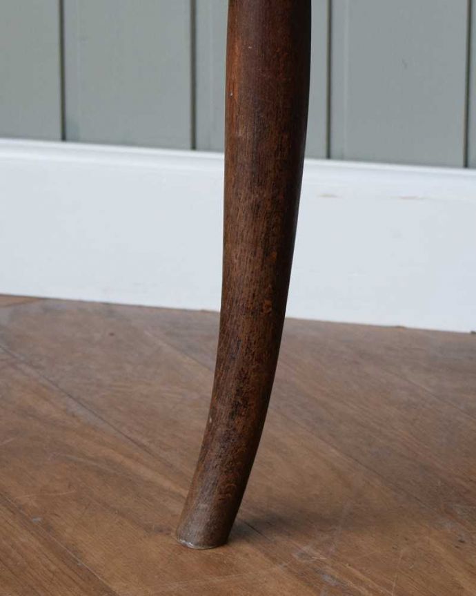 編み座になったダブルループのアンティークベントウッドチェア（トー