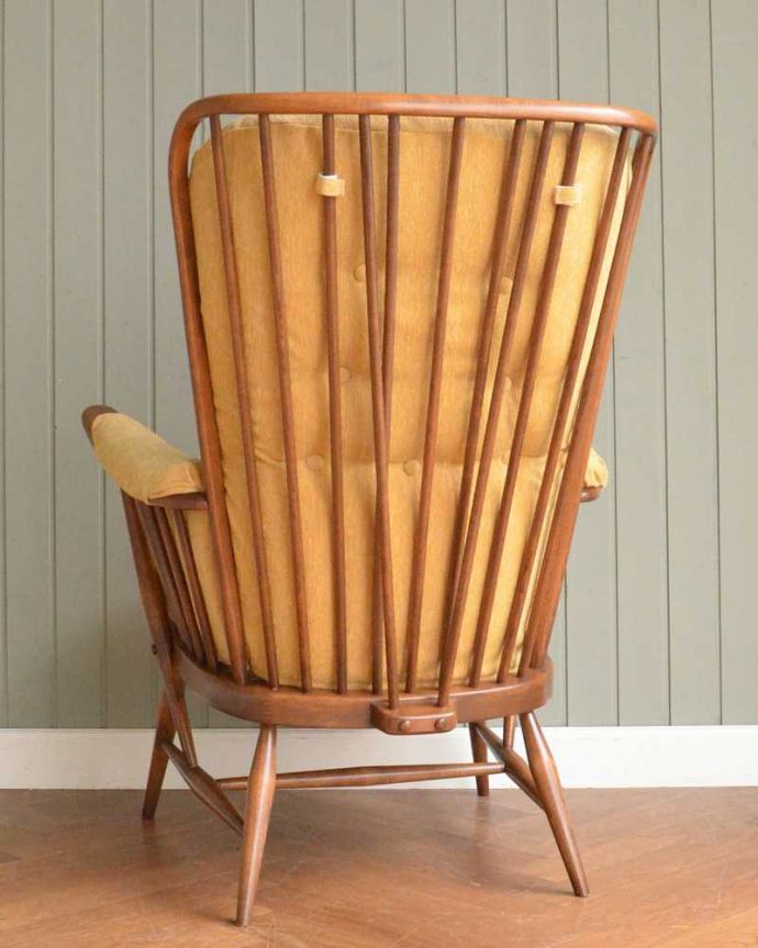 アーコールの家具　アンティーク チェア　アーコール社のアンティークソファ、1人掛けのラウンジチェア（イエロー）。やっぱりアーコール。(x-486-c)