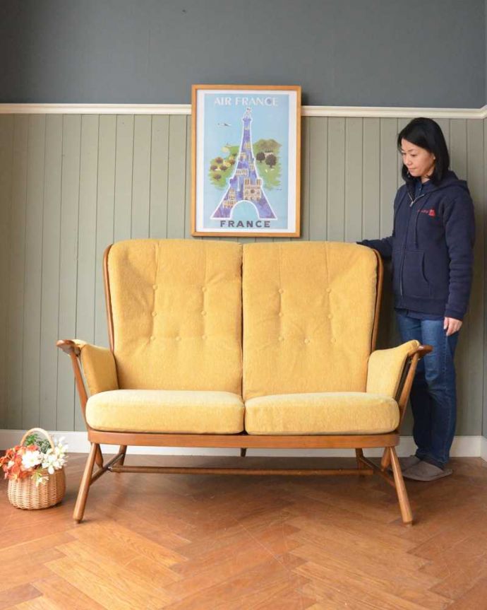 アーコールの家具 アンティーク チェア 高い背もたれでゆっくりくつろげる・・・アーコールの2人掛けソファ。アーコールらしいスッキリしたカッコよさシンプルな中にアーコールらしい職人技が見られるラウンジチェア。(x-487-c)