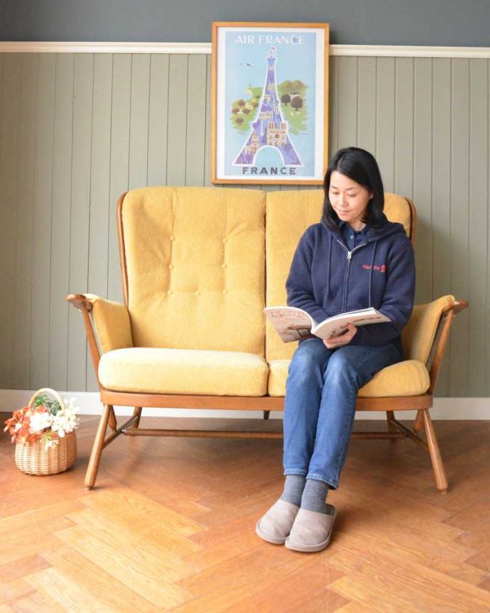 アーコールの家具 アンティーク チェア 高い背もたれでゆっくりくつろげる・・・アーコールの2人掛けソファ。ゆったり座れますふかふかのクッションに包まれると時間を忘れてくつろいでしまいます。(x-487-c)