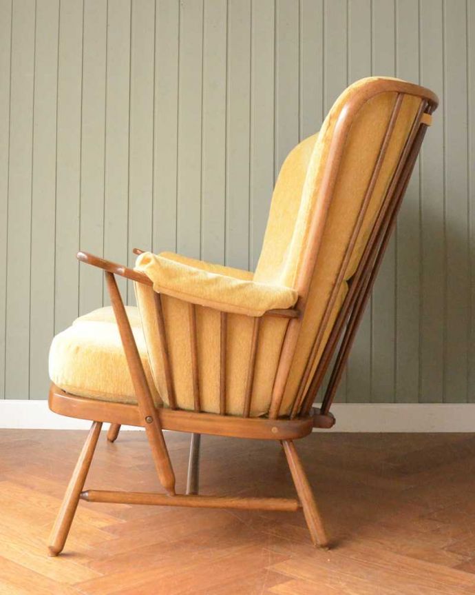 アーコールの家具 アンティーク チェア 高い背もたれでゆっくりくつろげる・・・アーコールの2人掛けソファ。横から見てもカッコイイ計算され作りたシンプルなフォルム。(x-487-c)