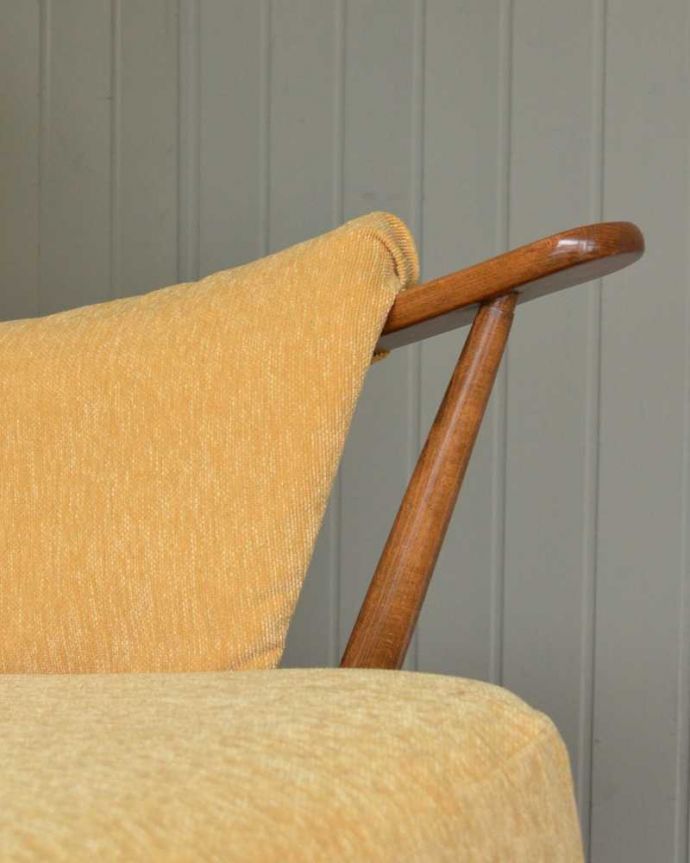 アーコールの家具 アンティーク チェア 高い背もたれでゆっくりくつろげる・・・アーコールの2人掛けソファ。さらにリラックスできるアーム付きアーム付きチェアは、自分だけの時間をリラックスさせてくれる最強アイテム。(x-487-c)