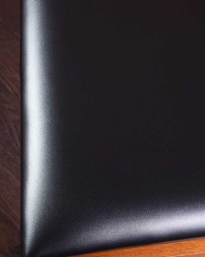 ダイニングチェア　アンティーク チェア　マッキントッシュのダイニングチェア、木製フレームのヴィンテージチェア 。いつでも貼り替え出来ますシンプルなデザインを活かせるよう考えて座面の生地を選びました。(x-488-c)