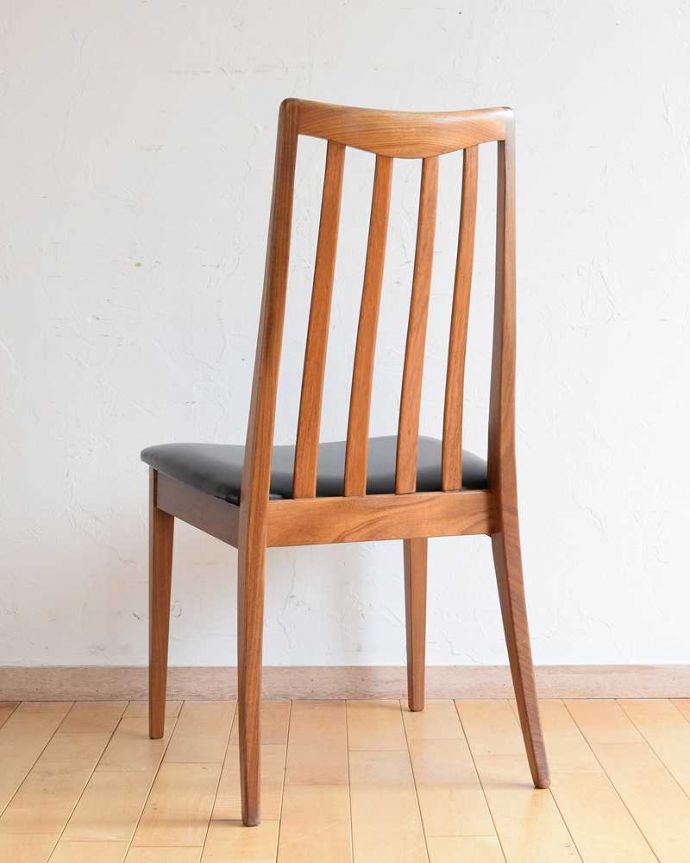 G-PLAN(Gプラン) アンティーク チェア 北欧スタイルにピッタリなヴィンテージチェア、フレスコのハイバックチェア(G-plan)。後ろ姿にも自信があります新品ではないので経年変化によるキズはありますが、専門の職人が目立たないようキレイにお直しをしているので、後姿までキレイです。(x-490-c)