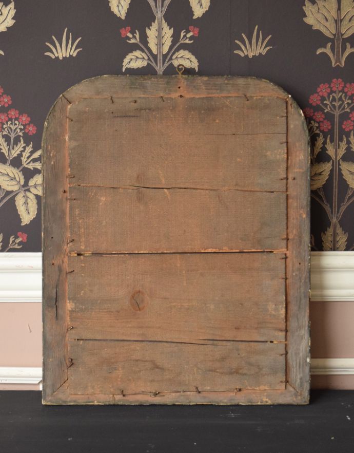 アンティーク ミラー（鏡）　アンティーク雑貨　フランスのアンティーク雑貨、ゴールドフレーム付きのアンティークミラー。裏側を見てみると…アンティークは新品ではないので、もちろん経年変化によるキズはありますが、専門の職人がキレイにお直しをしているので、後ろ姿までキレイです。(x-490-z-1)